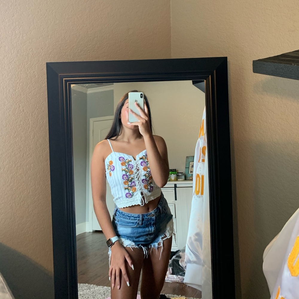 Buckle White Striped Top with Floral Patterns